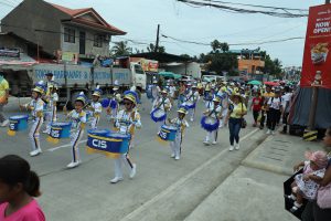 Fiesta in Compostela/Cebu - Der Zug durch die Straßen ist Teil des Stadtfestes (Jörg)