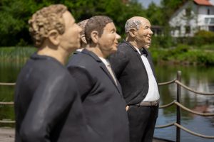 Stadtmenschen am Ems-See in Wiedenbrück, 150mm, by Gerd