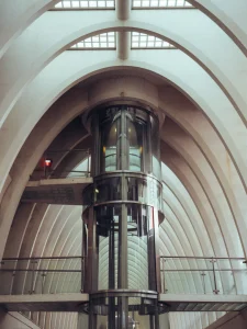 Fahrstühle im Bahnhof von Liége (Lüttich), Belgien